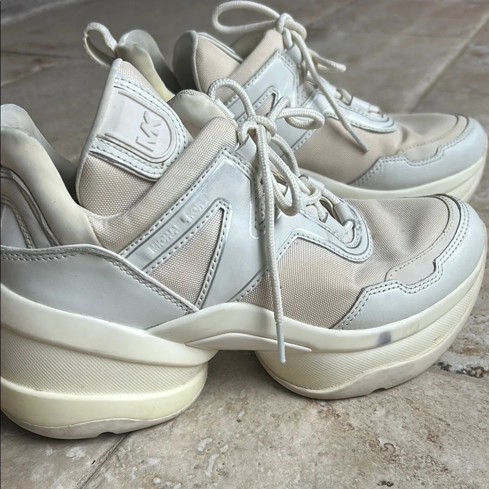 Michael Kors Cream Low-Top Sneakers with Chunky Sole - Picture 4 of 7